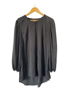 City Chic long-sleeve blouse with a keyhole neckline and pleated shoulders M/18